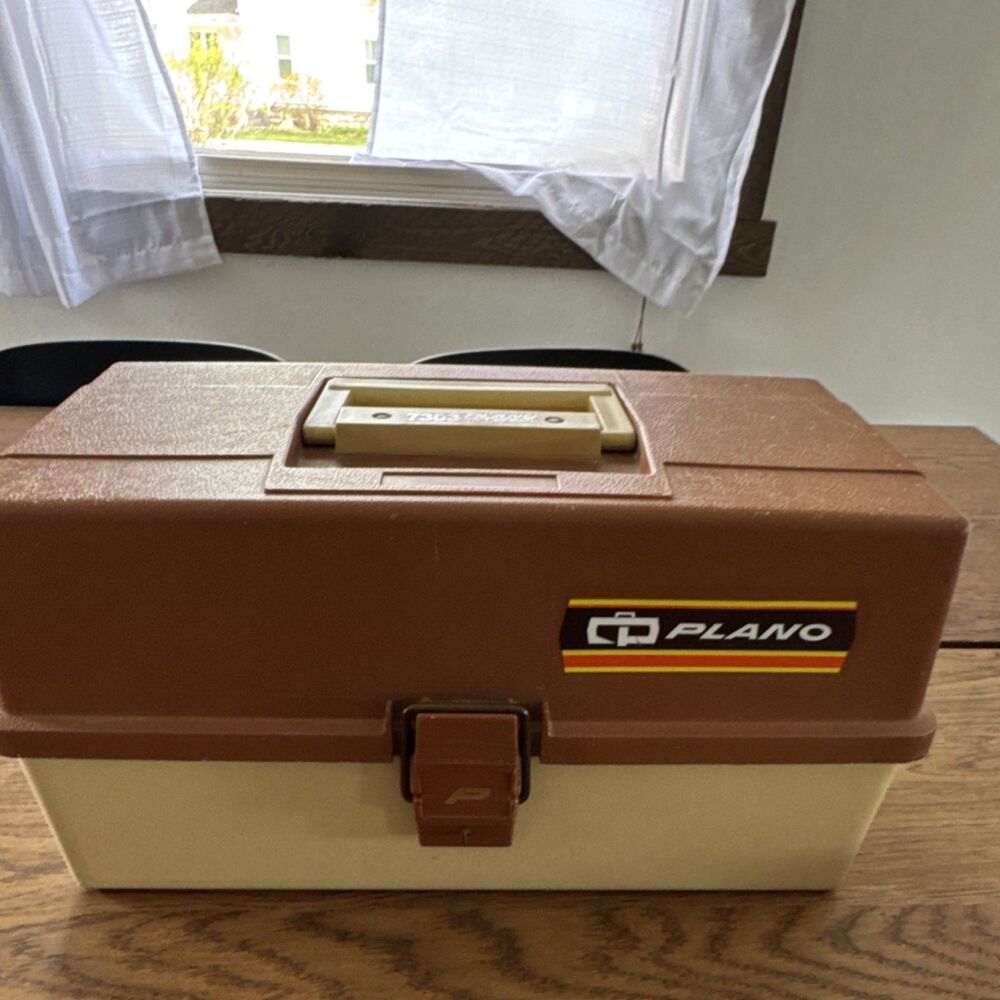 Plano 7303 Brown Beige Plastic Tackle Box Hard Case 18 Pockets vintage